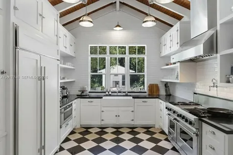 6845 SW 98th Street Pinecrest FL 33156