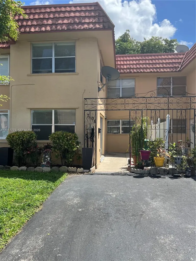 7106 NW 169th Street Hialeah FL 33015