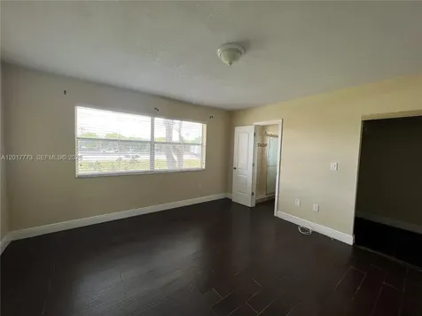 7106 NW 169th Street Hialeah FL 33015