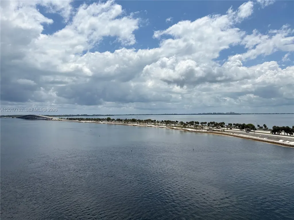 175 SE 25 Miami FL 33129