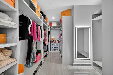 88 SW 7th Street Miami FL 33130