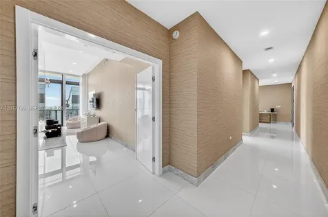 88 SW 7th Street Miami FL 33130