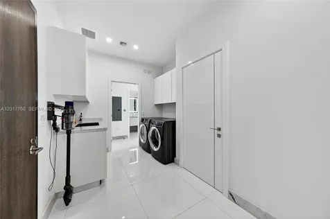 88 SW 7th Street Miami FL 33130
