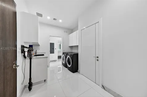 88 SW 7th Street Miami FL 33130