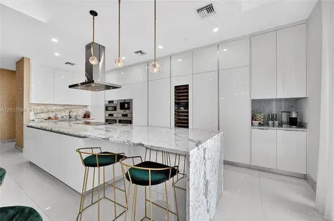 88 SW 7th Street Miami FL 33130