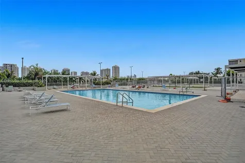 18041 Biscayne Boulevard Aventura FL 33160