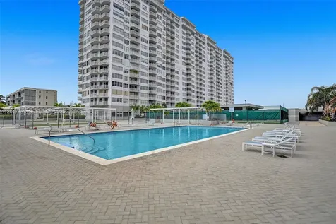 18041 Biscayne Boulevard Aventura FL 33160