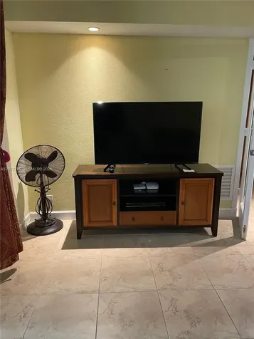 5005 Collins Avenue Miami Beach FL 33140
