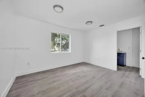 2778 NW 44th Street Miami FL 33142