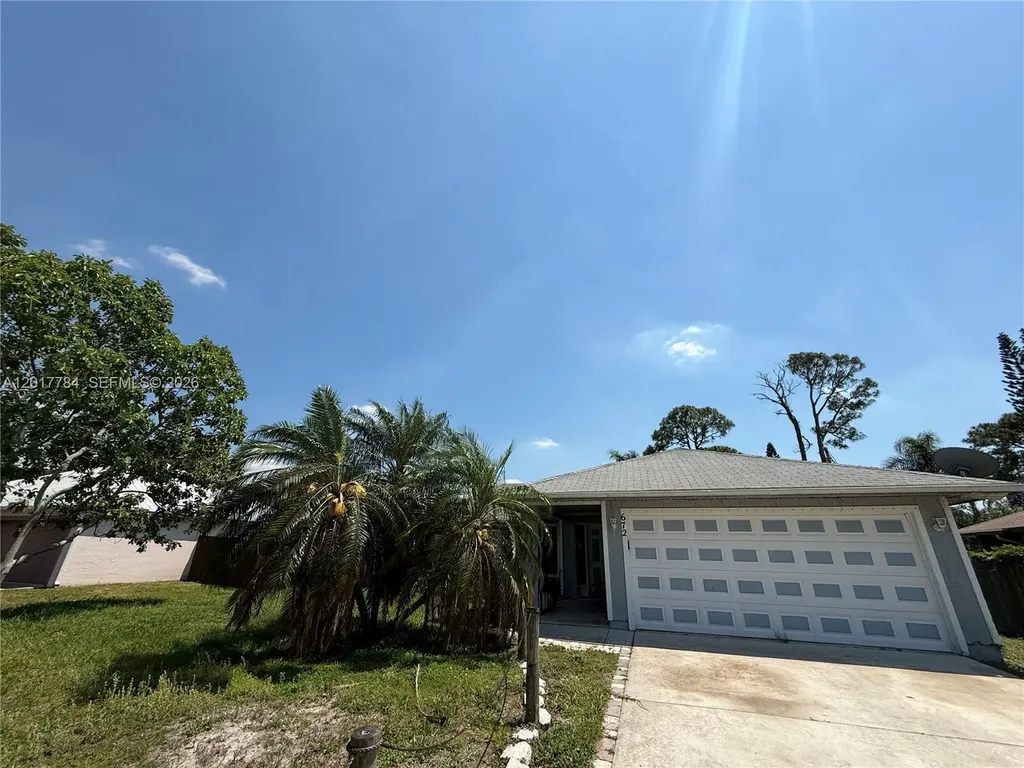 672 SW Ewing Avenue Port St. Lucie FL 34983
