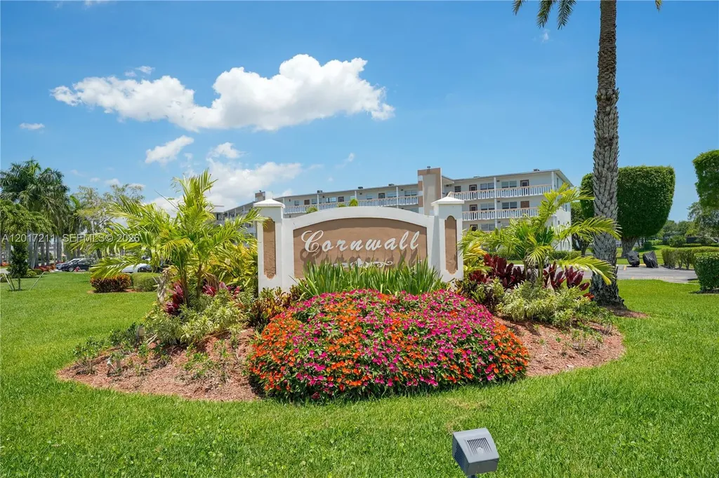 4082 E Cornwall E Boca Raton FL 33434