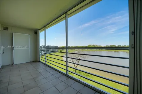 4082 E Cornwall E Boca Raton FL 33434