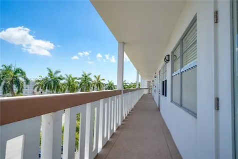 4082 E Cornwall E Boca Raton FL 33434