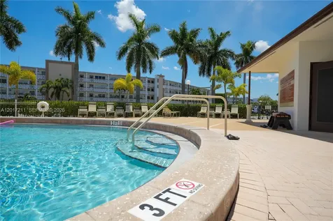 4082 E Cornwall E Boca Raton FL 33434