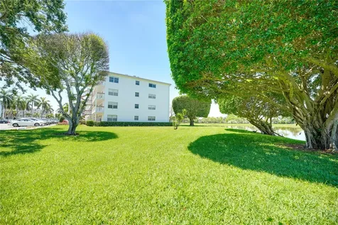 4082 E Cornwall E Boca Raton FL 33434