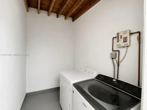 280 NE 173rd Street North Miami Beach FL 33162