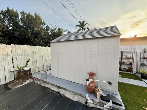 280 NE 173rd Street North Miami Beach FL 33162