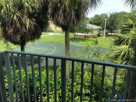 440 NE 35th Court Oakland Park FL 33334