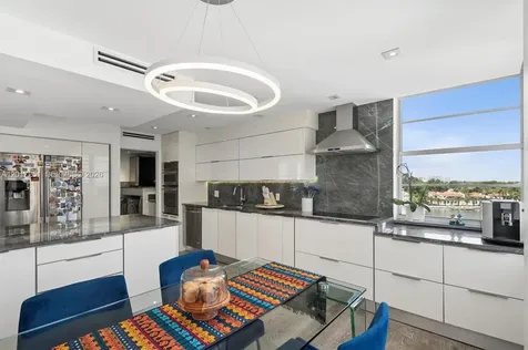 5660 Collins Avenue Miami Beach FL 33140