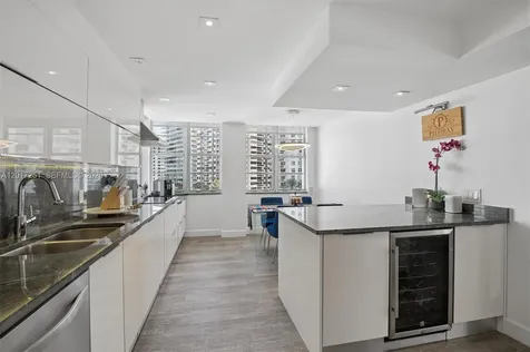5660 Collins Avenue Miami Beach FL 33140