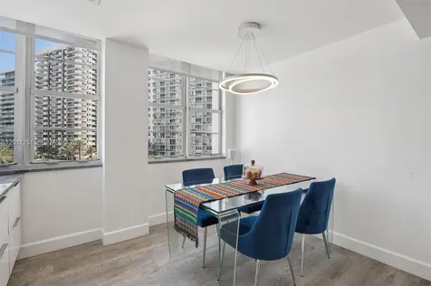 5660 Collins Avenue Miami Beach FL 33140