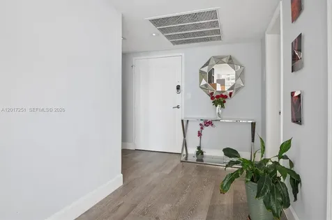5660 Collins Avenue Miami Beach FL 33140