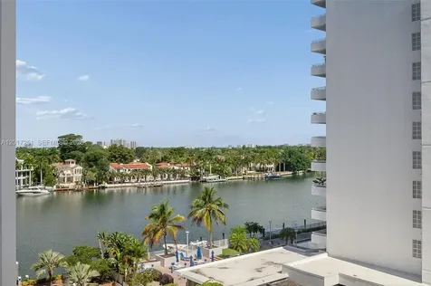 5660 Collins Avenue Miami Beach FL 33140