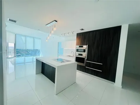 851 NE 1st Avenue Miami FL 33132