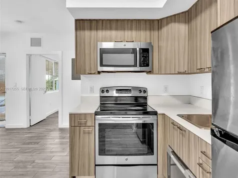 557 Michigan Avenue Miami Beach FL 33139