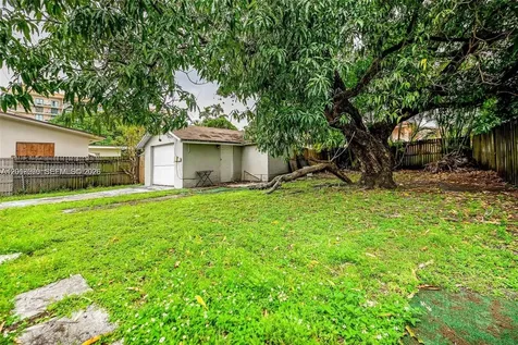 2800 SW 16th Terrace Miami FL 33145