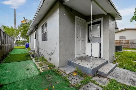 2800 SW 16th Terrace Miami FL 33145