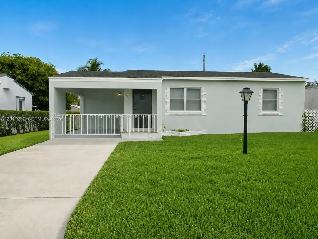 831 El Prado West Palm Beach FL 33405
