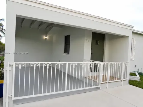 831 El Prado West Palm Beach FL 33405