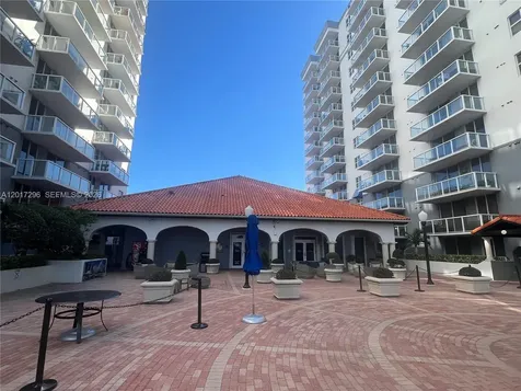 5091 NW 7th Street Miami FL 33126