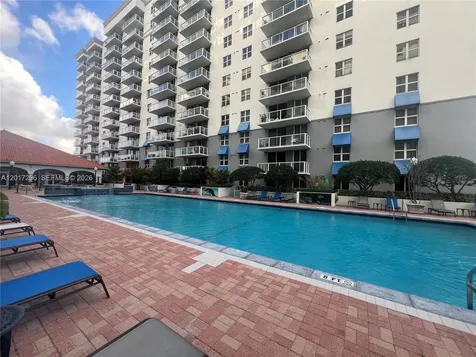 5091 NW 7th Street Miami FL 33126