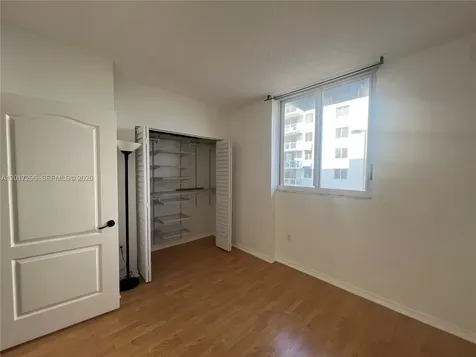 5091 NW 7th Street Miami FL 33126