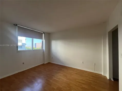 5091 NW 7th Street Miami FL 33126
