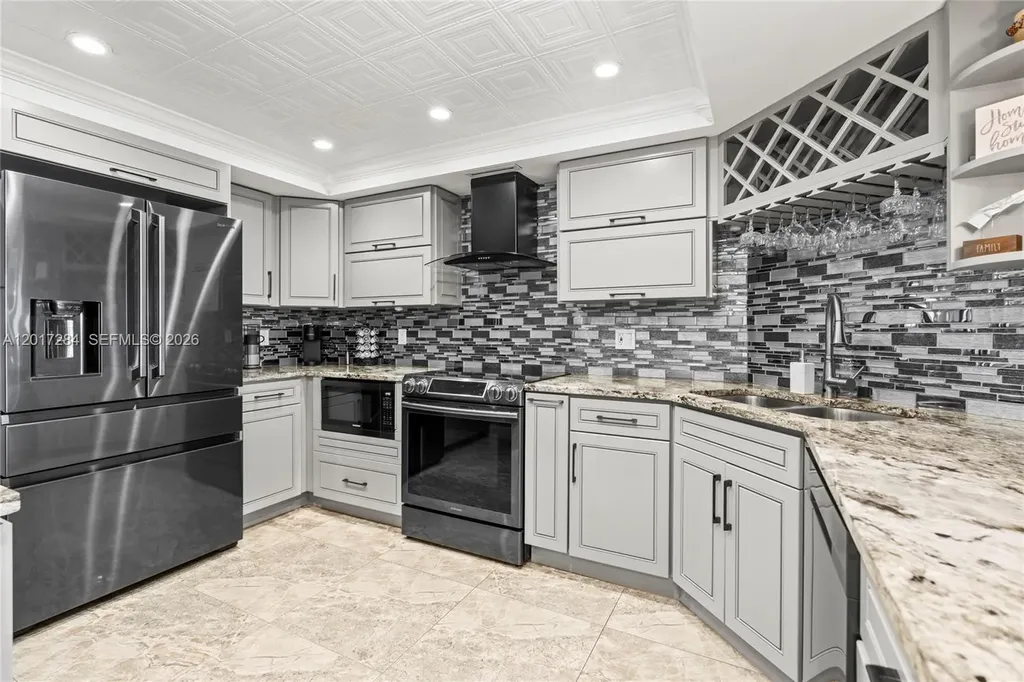 2425 Presidential Way West Palm Beach FL 33401