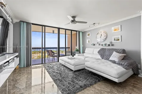 2425 Presidential Way West Palm Beach FL 33401