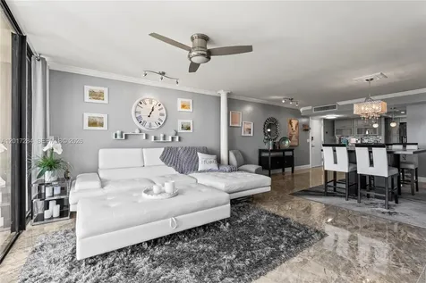 2425 Presidential Way West Palm Beach FL 33401