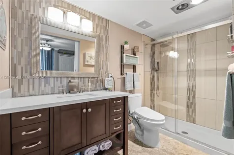2425 Presidential Way West Palm Beach FL 33401