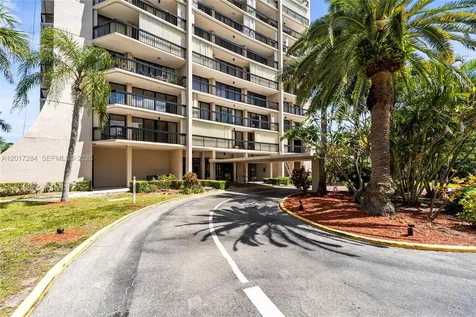 2425 Presidential Way West Palm Beach FL 33401