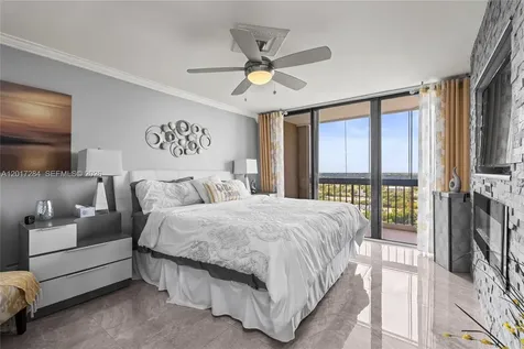 2425 Presidential Way West Palm Beach FL 33401