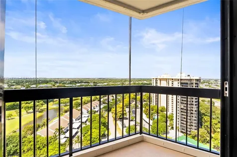 2425 Presidential Way West Palm Beach FL 33401