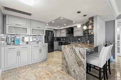 2425 Presidential Way West Palm Beach FL 33401