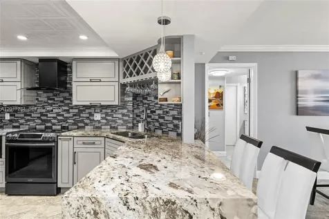 2425 Presidential Way West Palm Beach FL 33401