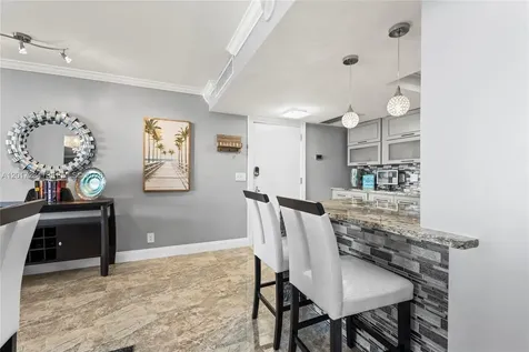 2425 Presidential Way West Palm Beach FL 33401