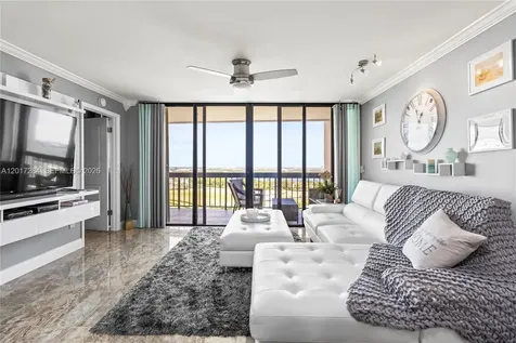 2425 Presidential Way West Palm Beach FL 33401