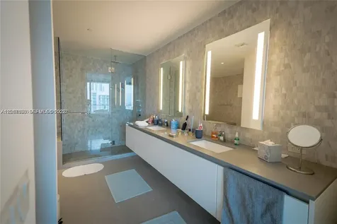 68 SE 6th Street Miami FL 33131