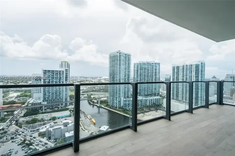 68 SE 6th Street Miami FL 33131